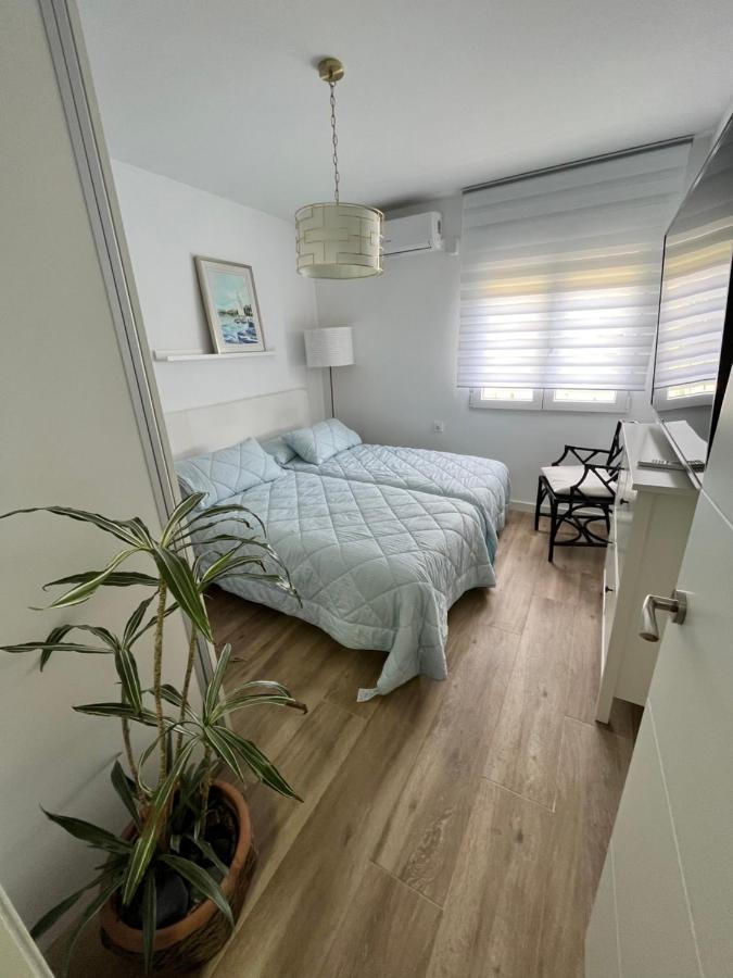 Anne'S Corner Apartment La Cala Del Moral Exterior photo